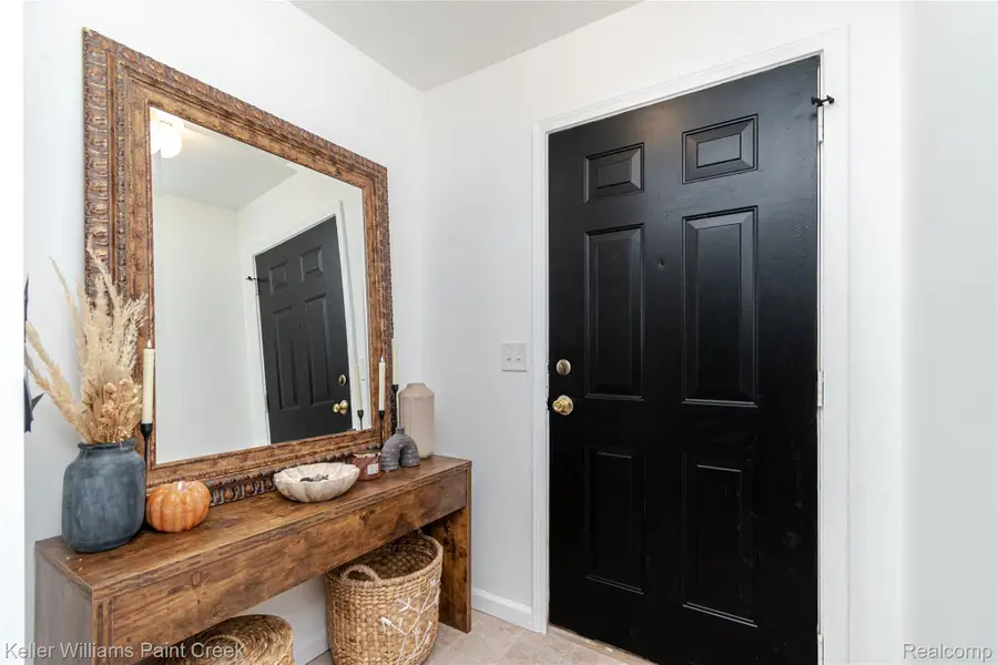 867 Amanda Lane, Pontiac, MI 48340 - Image #3