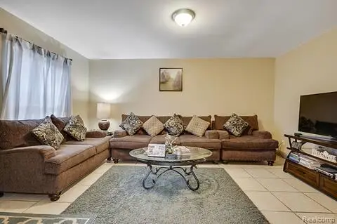 26387 N Alden Street N, MadisonHeights, MI 48071