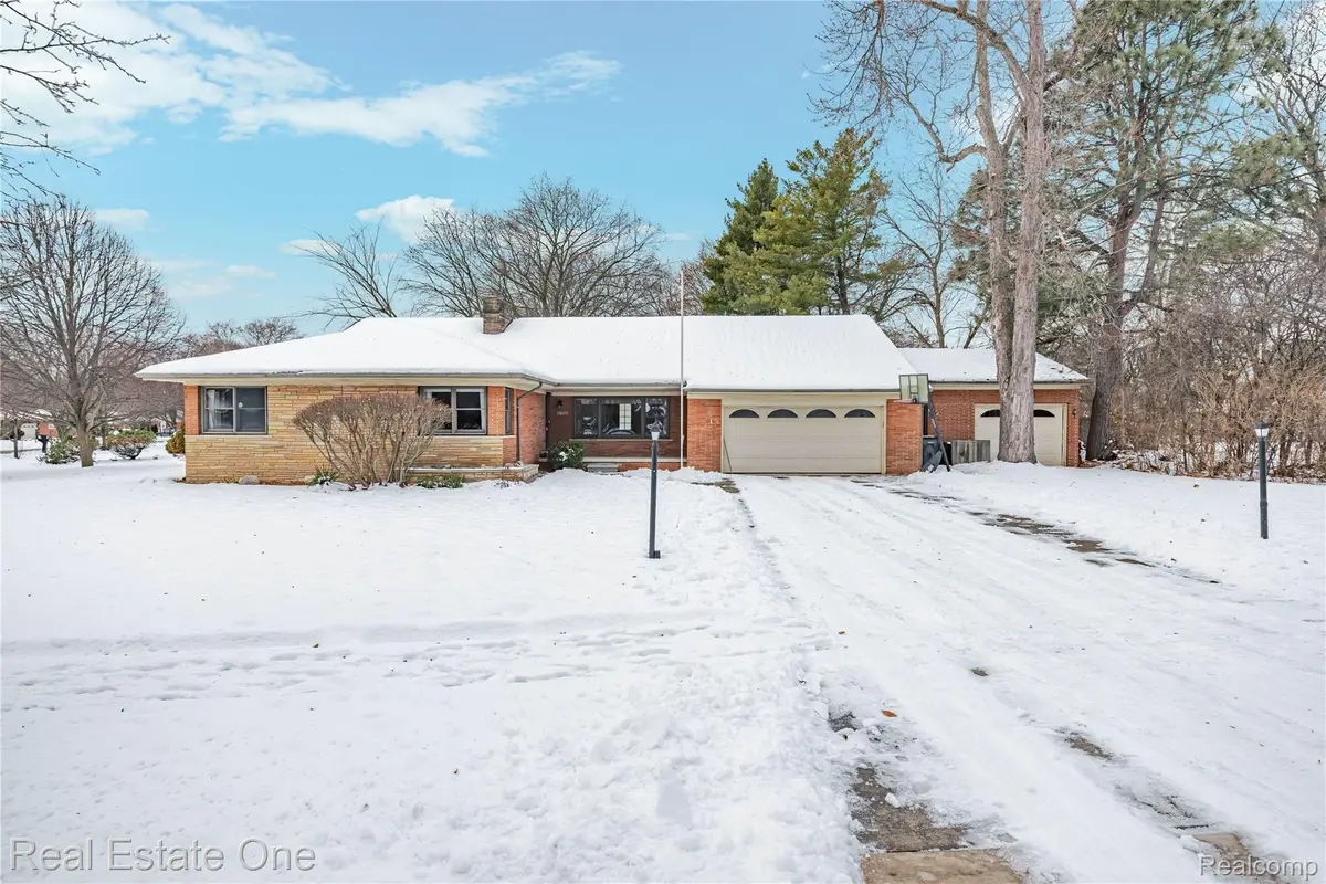 28615 Bloomfield Drive, Lathrup Village, MI 48076 - Image #1
