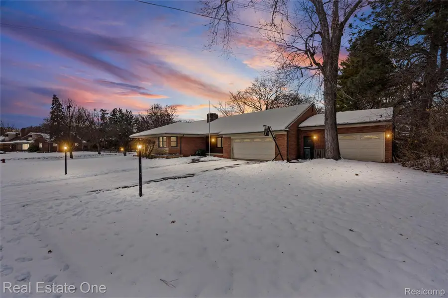 28615 Bloomfield Drive, Lathrup Village, MI 48076 - Image #3