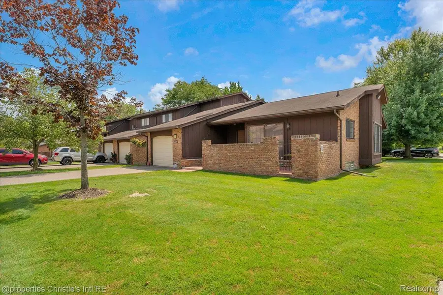 26216 Summerdale Drive, Southfield, MI 48033 - Image #2