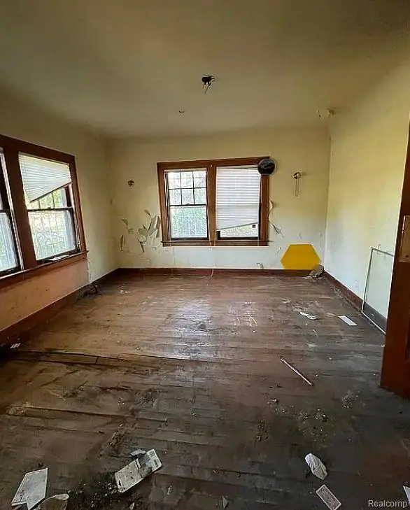 1013 W Hamilton Avenue, Flint, MI 48504 - Image #2