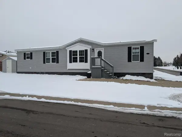 11045 Woodland Ridge Court, SouthLyon, MI 48178