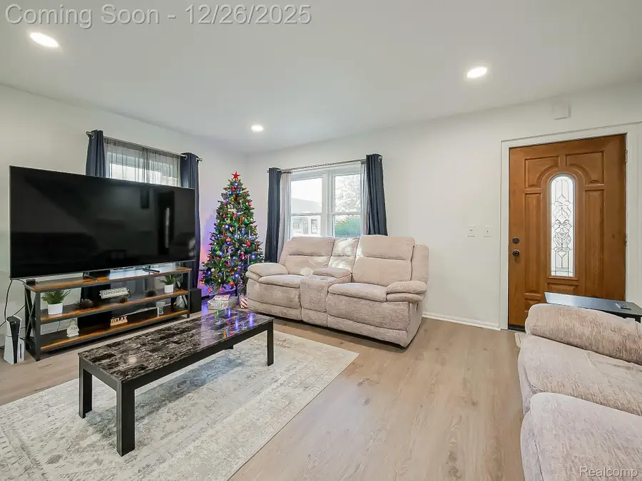 1652 Van Courtland Drive, Troy, MI 48083 - Image #2