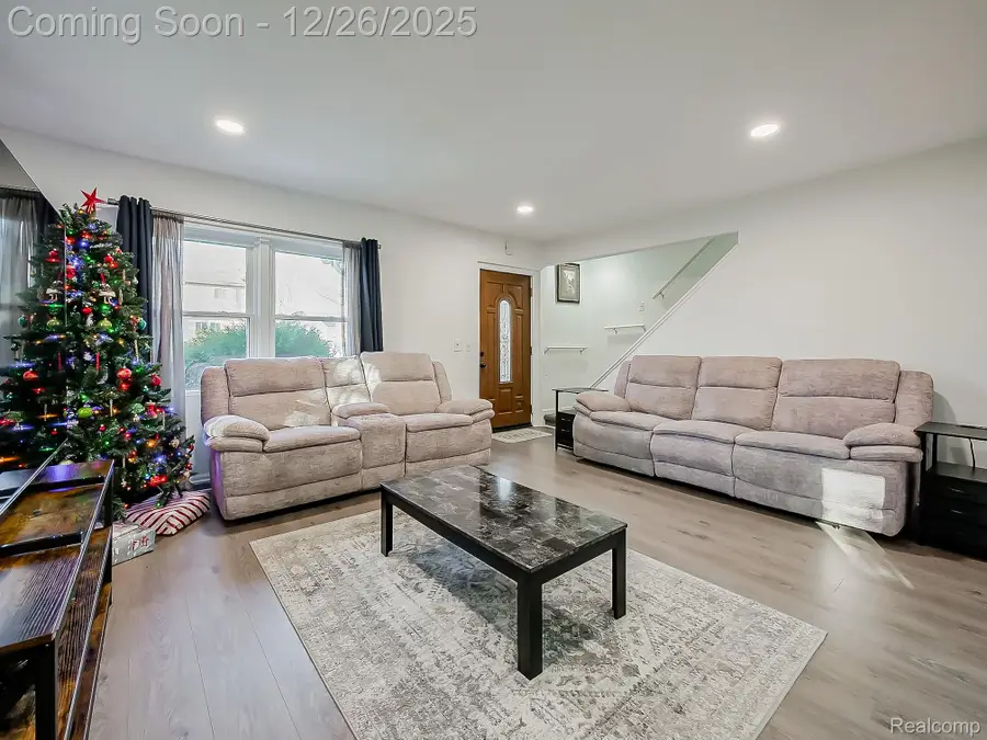 1652 Van Courtland Drive, Troy, MI 48083 - Image #3