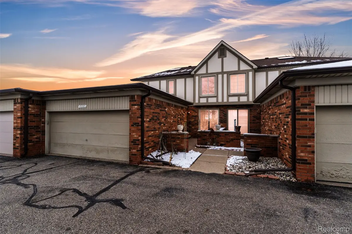 49285 Ashley Court, Shelby Charter Township, MI 48315 - Image #1