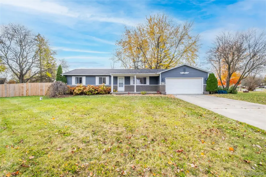 7121 S Fork Drive, Clayton, MI 48473 - Image #2