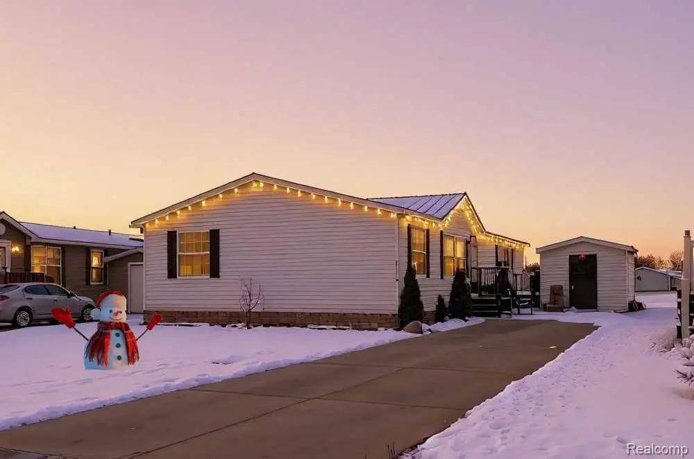 29224 Hidden River, Gibraltar, MI 48173 - Image #1