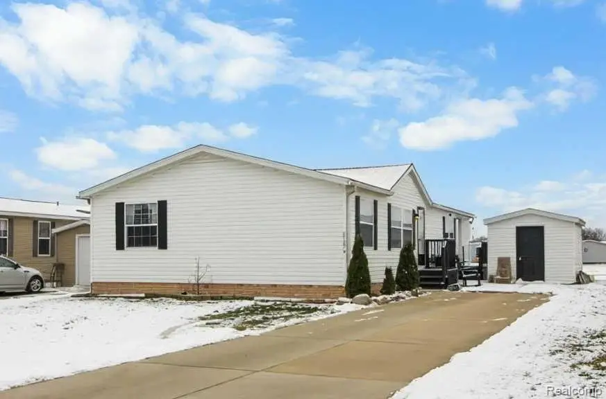 29224 Hidden River, Gibraltar, MI 48173 - Image #2