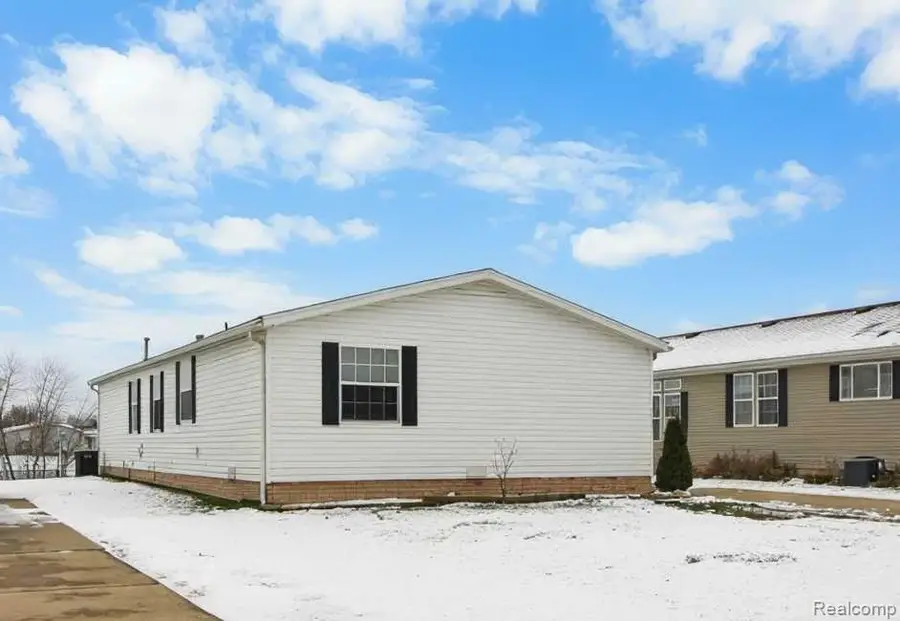 29224 Hidden River, Gibraltar, MI 48173 - Image #3