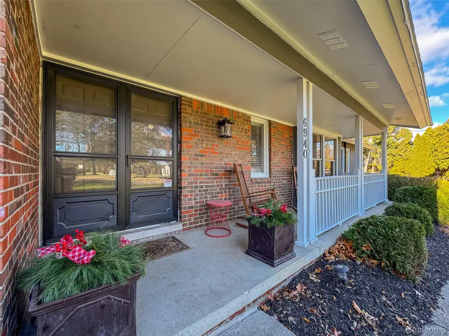 6940 Wing Lake Road, Bloomfield, MI 48301 - Image #2