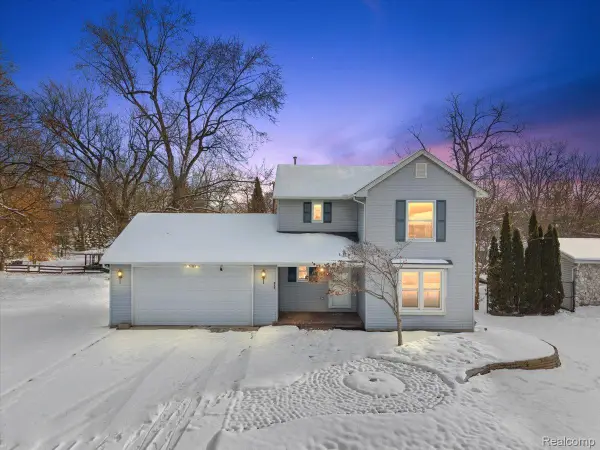 927 Alan Drive, LakeOrion, MI 48362