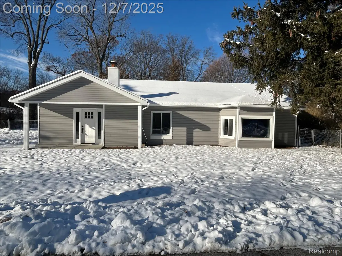 2488 Willow Beach Street, Keego Harbor, MI 48320 - Image #1