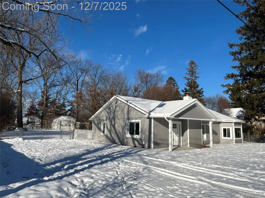 2488 Willow Beach Street, Keego Harbor, MI 48320 - Image #2