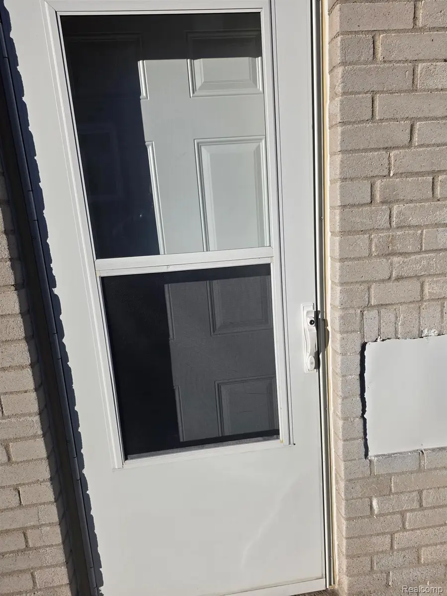 33620 Rosslyn Avenue, Garden City, MI 48135 - Image #3