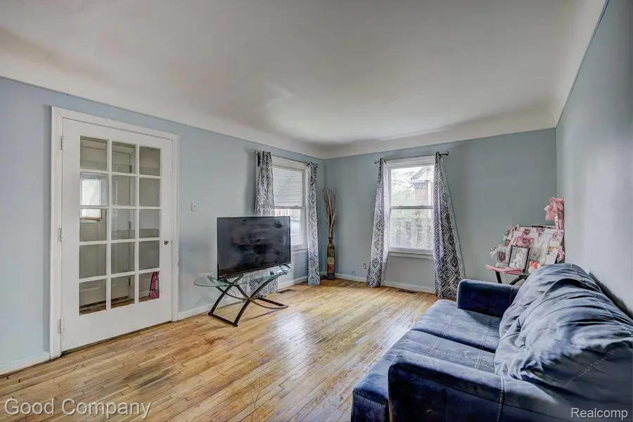 7686 W Parkway Street, Redford, MI 48239 - Image #2