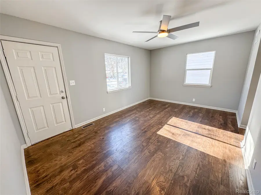 621 Lochhead Avenue, Flint, MI 48507 - Image #2