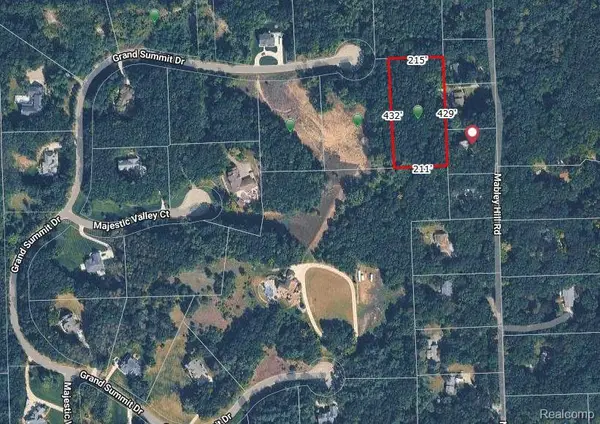 9410 Grand Summit Drive, Fenton, MI 48430