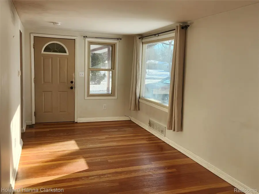 5748 Graves Street, Waterford, MI 48327 - Image #3