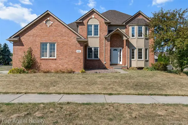 20347 Balmoral Drive, Macomb, MI 48044