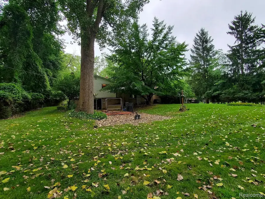 21105 Westfarm Court, Farmington Hills, MI 48167 - Image #3