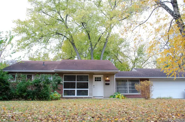 24481 Republic Avenue, OakPark, MI 48237