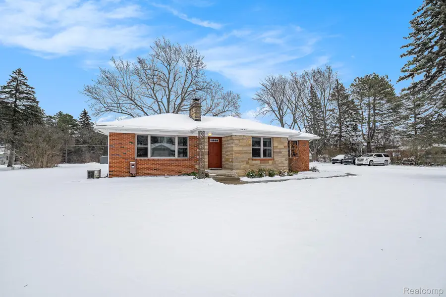7545 Porter Road, Grand Blanc Charter Township, MI 48439 - Image #2
