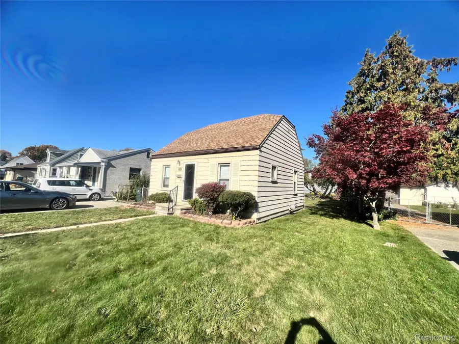 21905 Ridgeway Street, Saint Clair Shores, MI 48080 - Image #3
