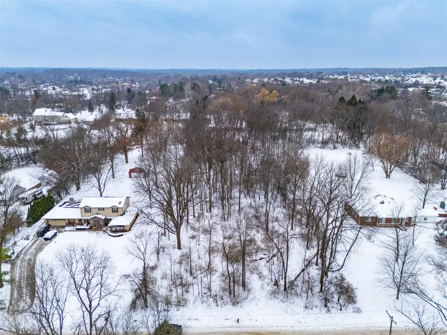 31061 Glenmuer Street, Farmington Hills, MI 48334 - Image #2