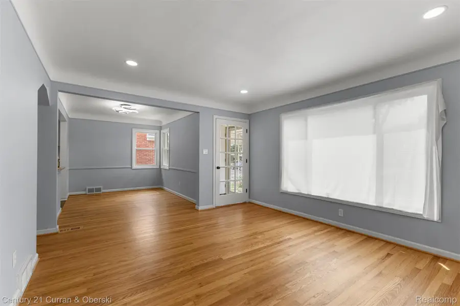 8276 Riverview Street, Dearborn Heights, MI 48127 - Image #3