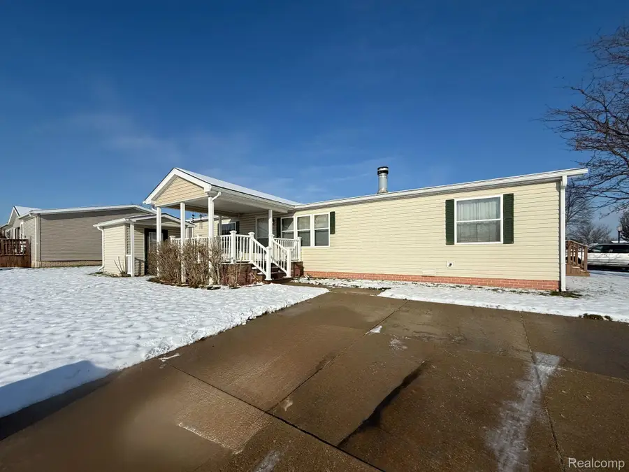 8737 Daniel Drive, Newport, MI 48166 - Image #2