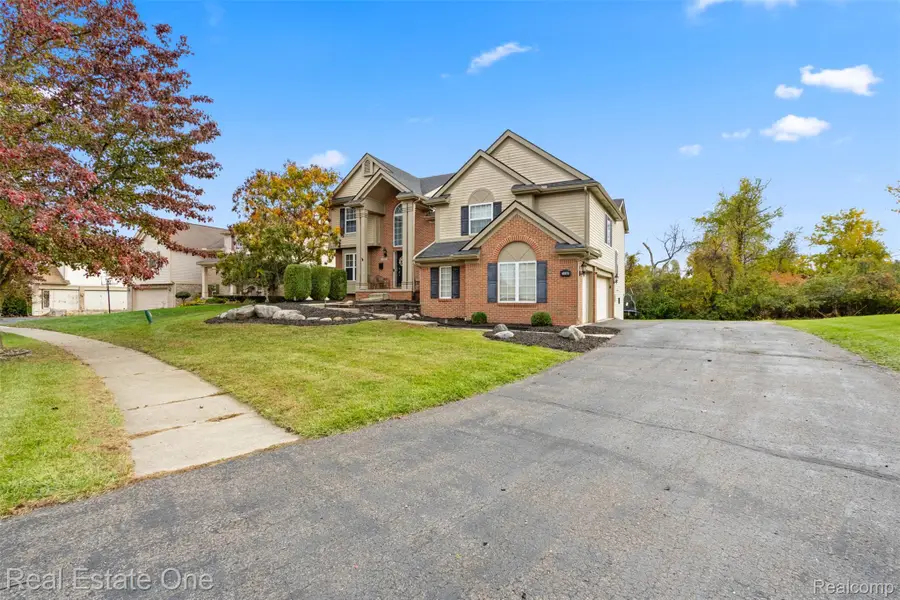 43275 Pond Bluff Drive, Belleville, MI 48111 - Image #2