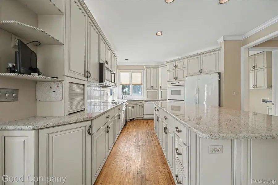 41714 Dukesbury Court, Novi, MI 48375 - Image #2