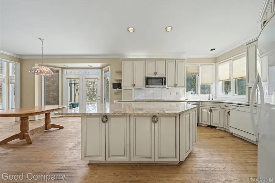 41714 Dukesbury Court, Novi, MI 48375 - Image #3