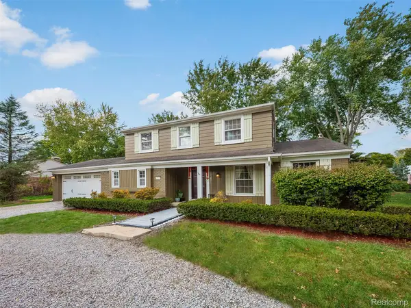 19938 S Waltham Road, BeverlyHills, MI 48025