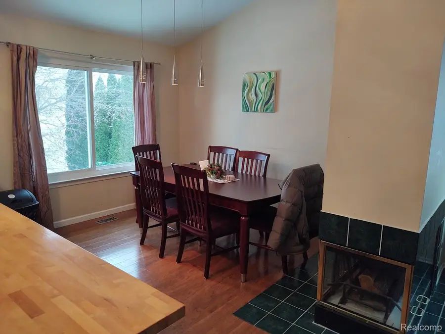 1432 Pond View Court, Wixom, MI 48393 - Image #3
