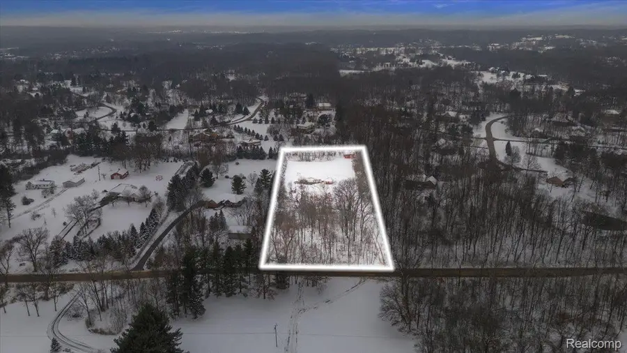 700 W Maple Road, Milford, MI 48381 - Image #3