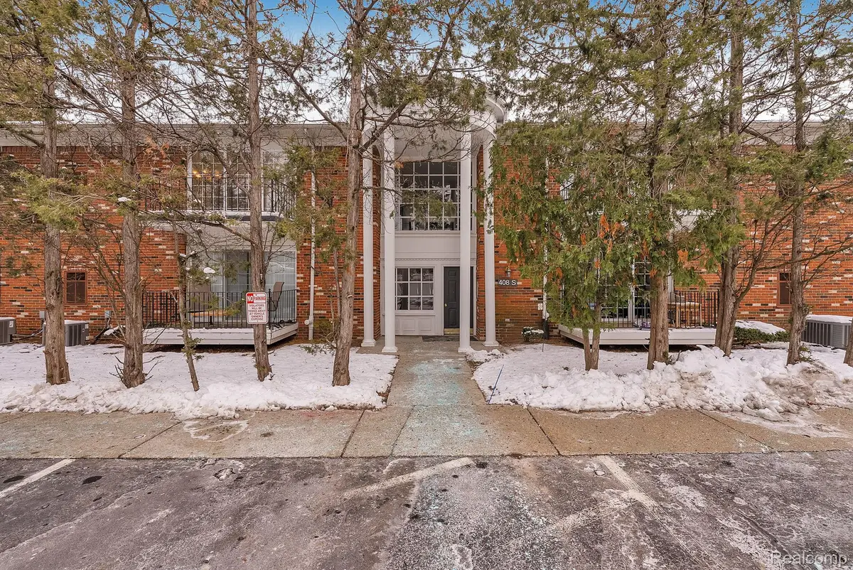 408 Fox Hills #a5 Drive S, Bloomfield, MI 48304 - Image #1