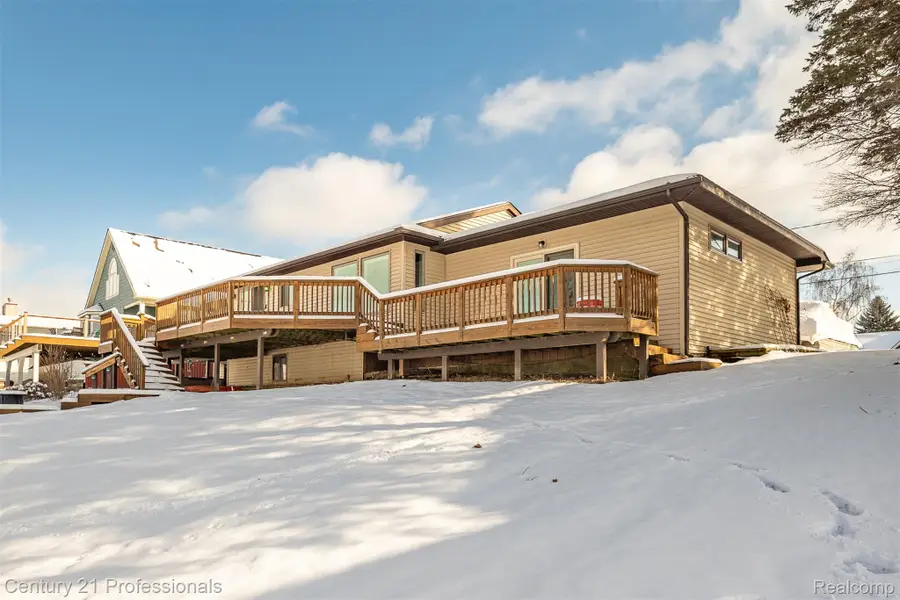 13504 S Horrell Road, Fenton, MI 48430 - Image #2