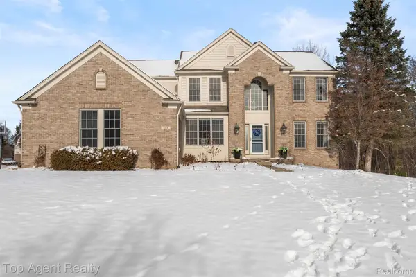 668 Berridge Circle, LakeOrion, MI 48360