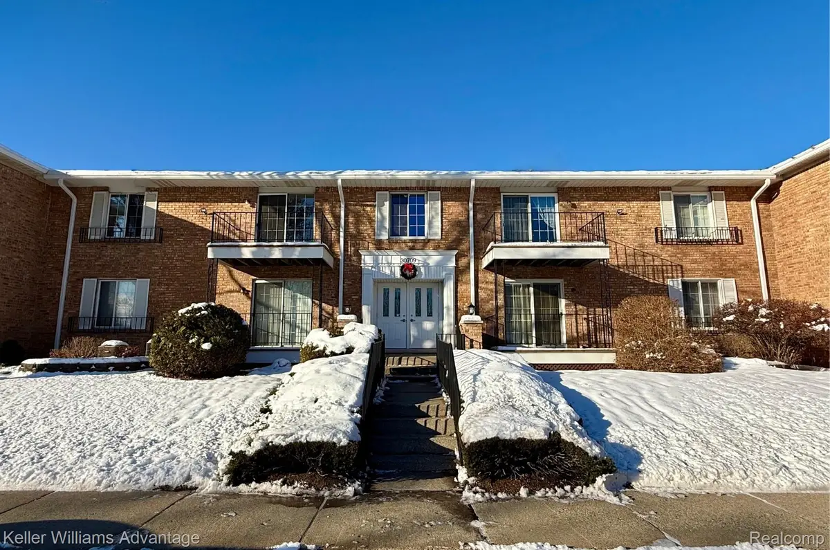 30709 Shiawassee Road #71, Farmington Hills, MI 48336 - Image #1