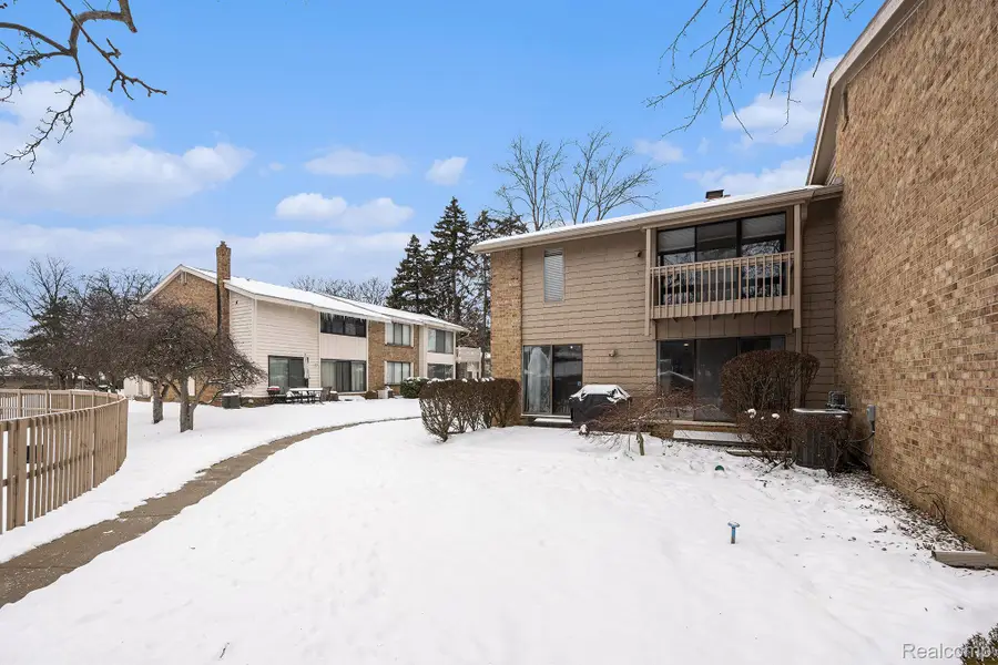 7411 Pebble Point, West Bloomfield, MI 48322 - Image #3