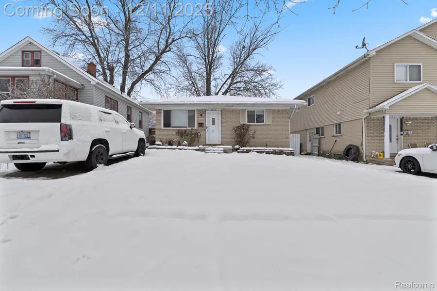 6039 N Silvery Lane, Dearborn Heights, MI 48127 - Image #2