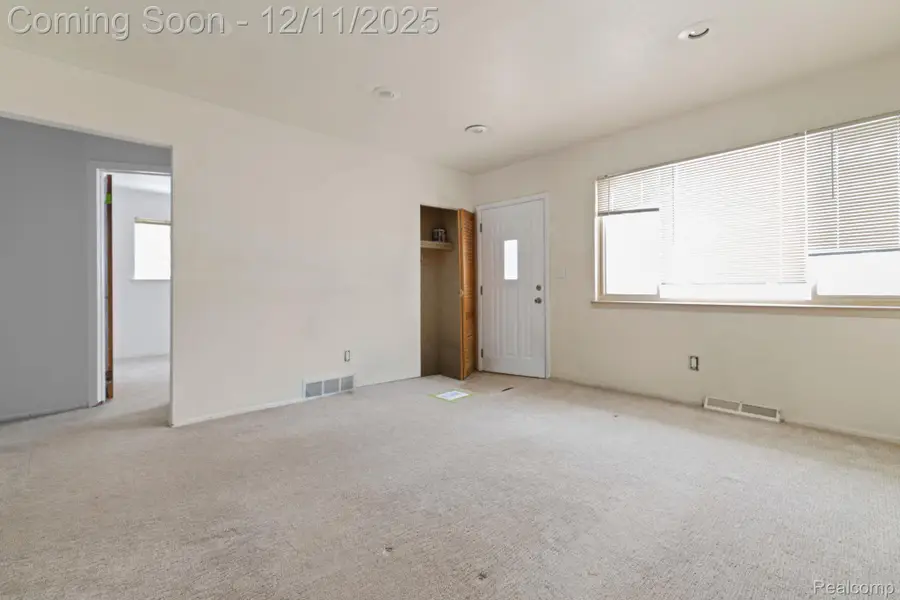 6039 N Silvery Lane, Dearborn Heights, MI 48127 - Image #3