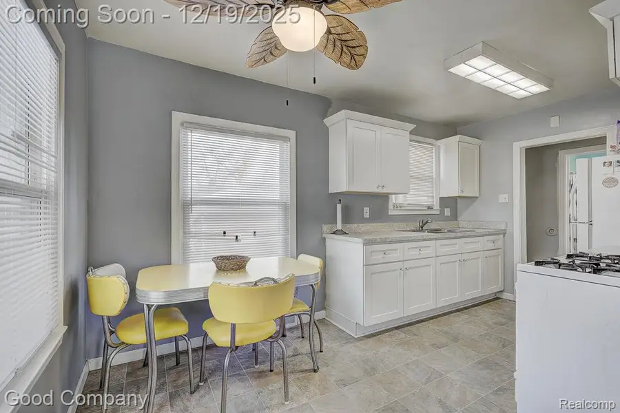 518 E Maxlow Avenue, Hazel Park, MI 48030 - Image #2