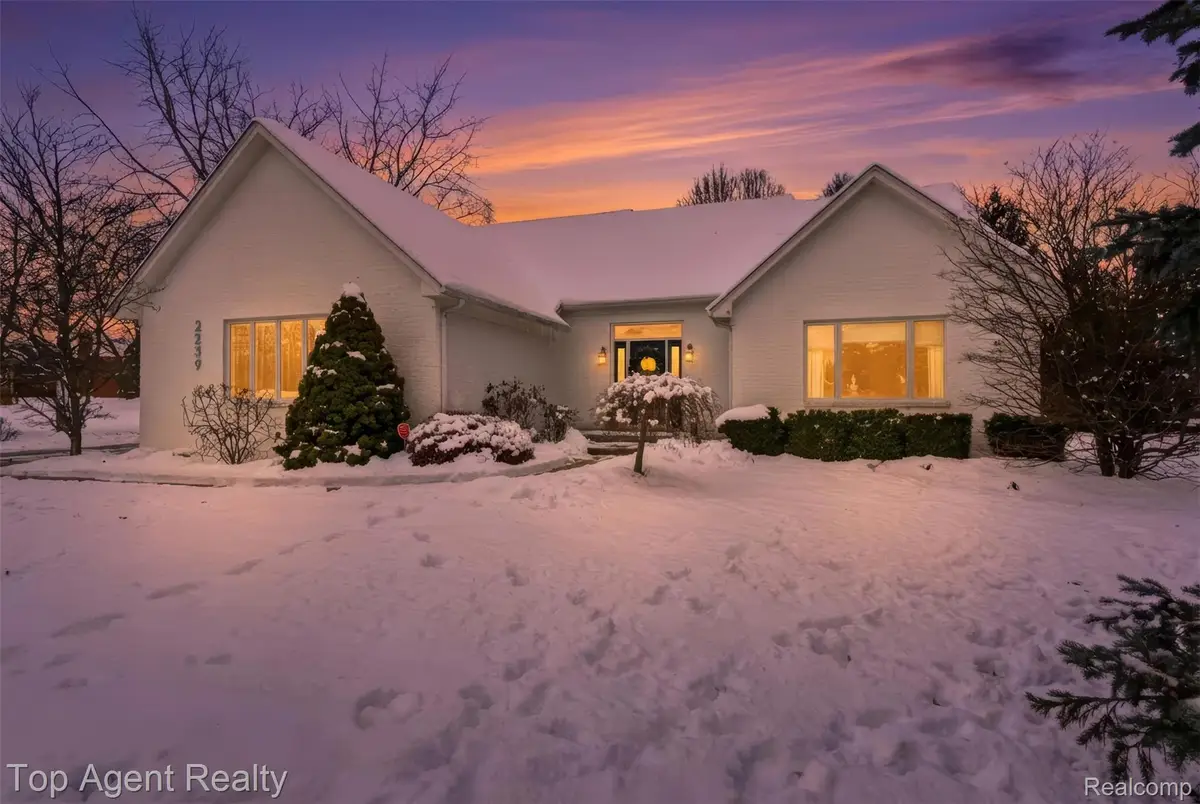 2239 Regency Hills Drive, Shelby Charter Township, MI 48316 - Image #1