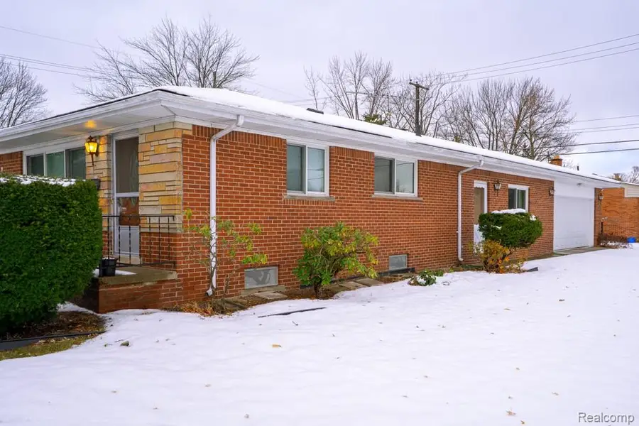28031 Lorraine Avenue, Warren, MI 48093 - Image #3