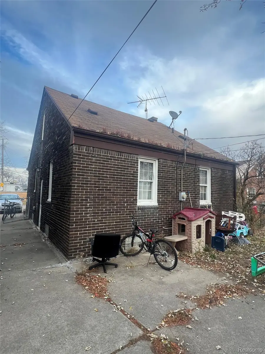 15571 White Avenue, Allen Park, MI 48101 - Image #2