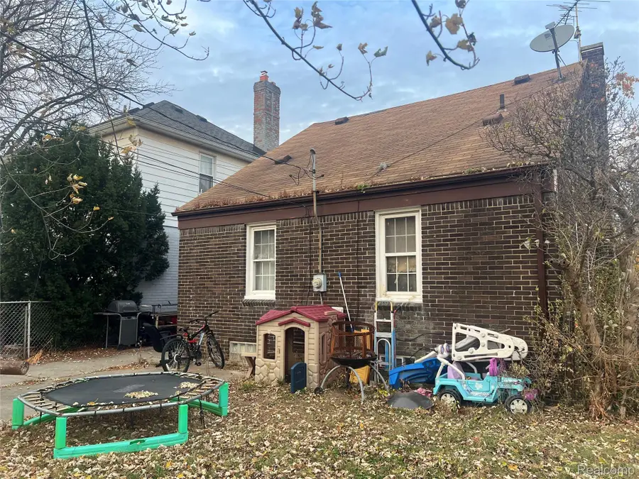 15571 White Avenue, Allen Park, MI 48101 - Image #3