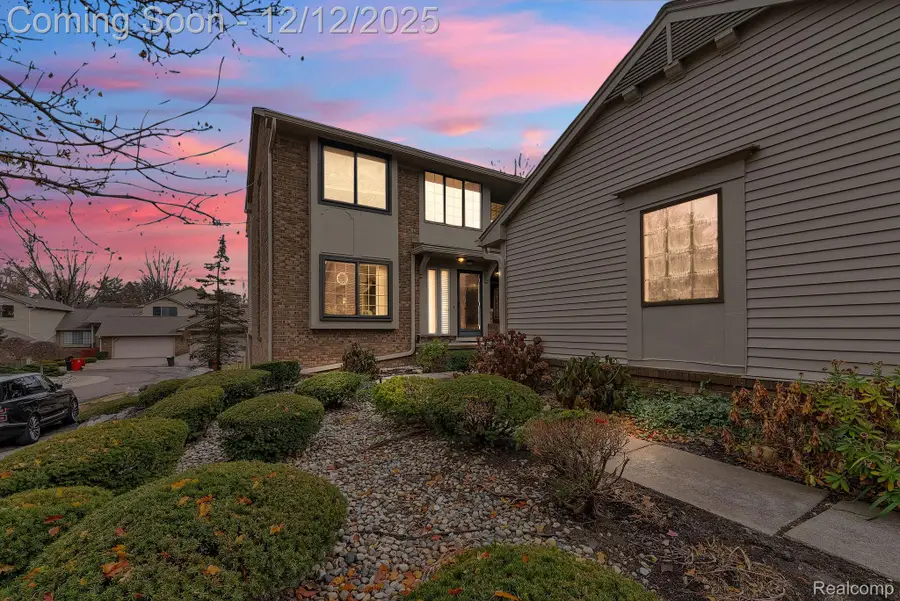 7258 Creeks Bend Court, West Bloomfield, MI 48322 - Image #3